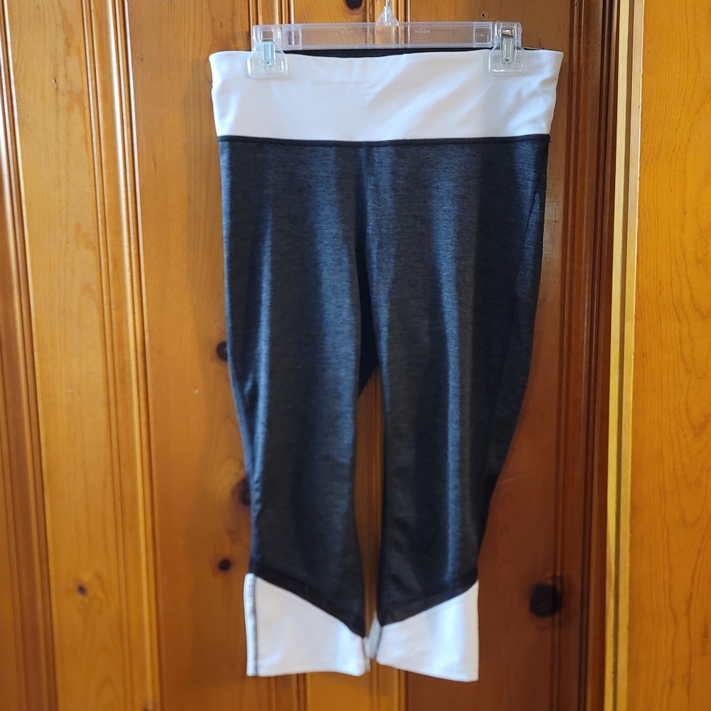 WOMEN'S XERSION WORK OUT CAPRIS